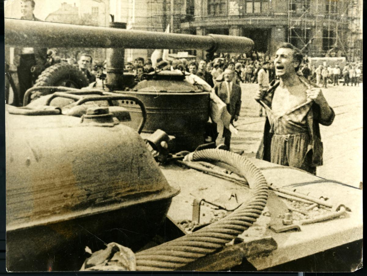 Nazi survivor in front of tank